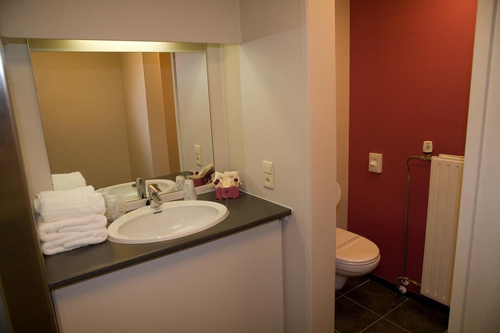 Auberge De Lavacherie Sainte-Ode ภายนอก รูปภาพ